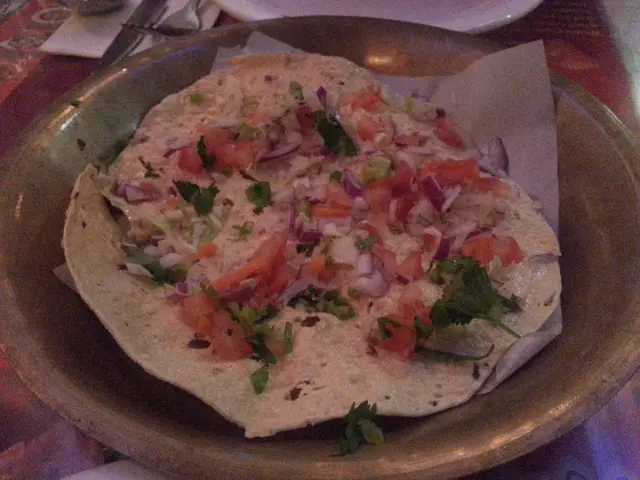 餅面上有香莞、蕃茄及紫洋蔥,帶點清新又脆口的感覺,而且有胡椒香味