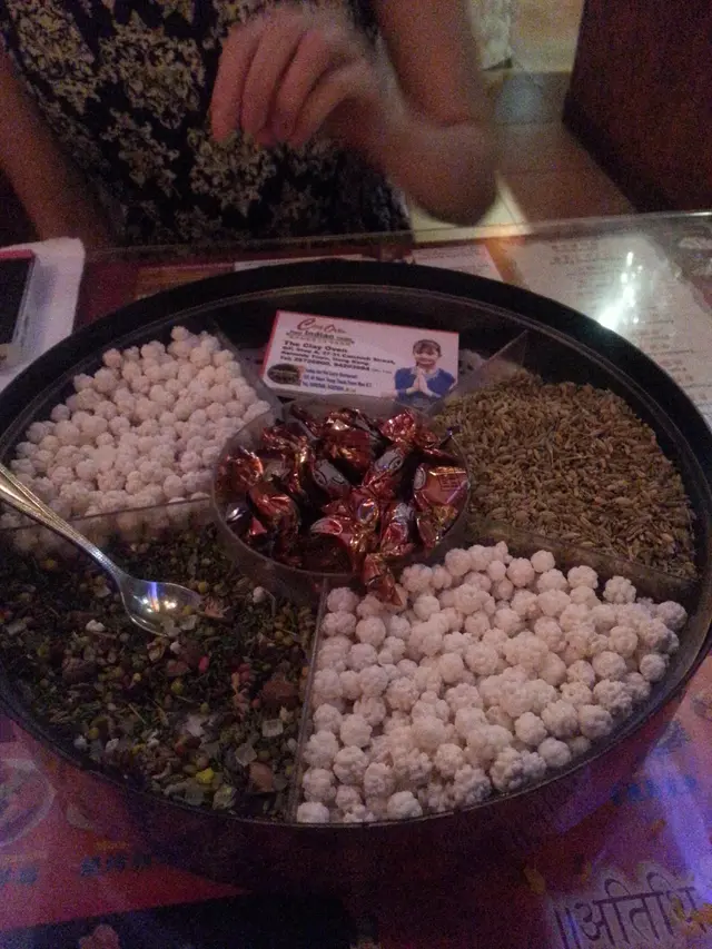 飯後店員會奉上個全盒,內裡有咖啡糖、糖、seed......