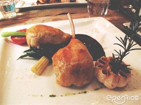 lamb wellington stuffed with duck confit and prosciutto with garlic gravy - 銅鑼灣的Le Marron