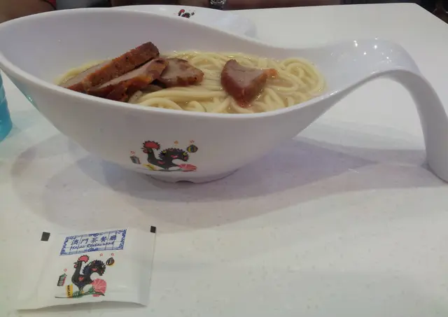 叉燒不乾身。意粉有少許咬勁,正。