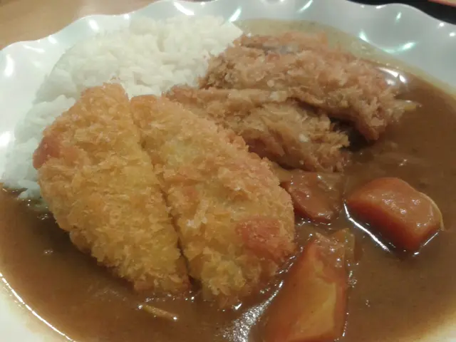 咖喱薯餅吉列豬柳飯