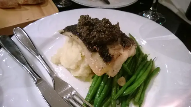 燒黑鱈魚 + 黑水欖鯷魚醬