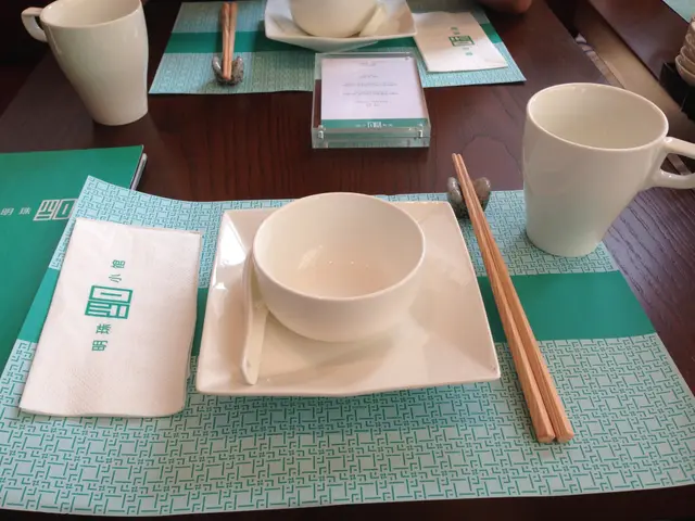 連餐紙都是以湖水綠的圖騰圖案作主題！
