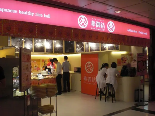 雖然只喺外賣店,但鋪面闊落,可以慢慢揀。