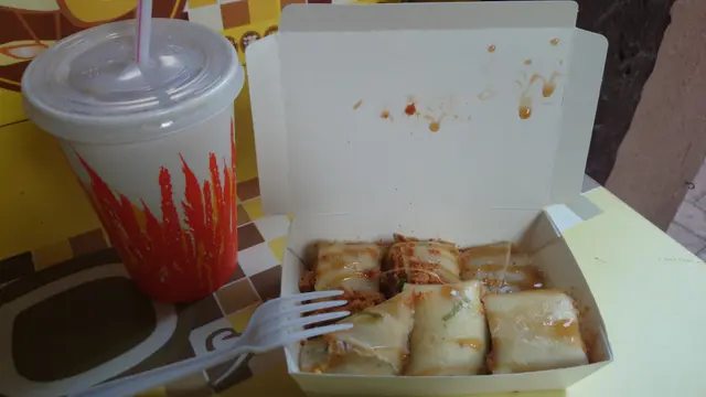 肉鬆蛋餅+台式奶茶