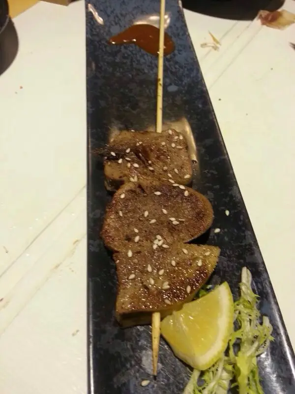 牛舌好軟好腍，1咬就斷啦！