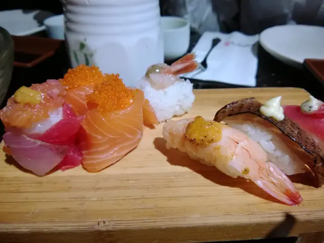 左邊的是創作壽司系列,右邊的是火炙壽司系列