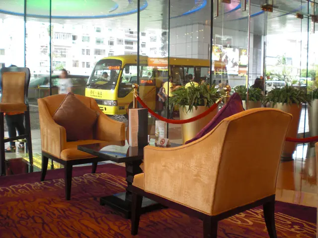 絨布梳化椅，叫人坐得舒服。