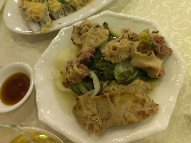 豬肺蝴蝶腩燉菜膽