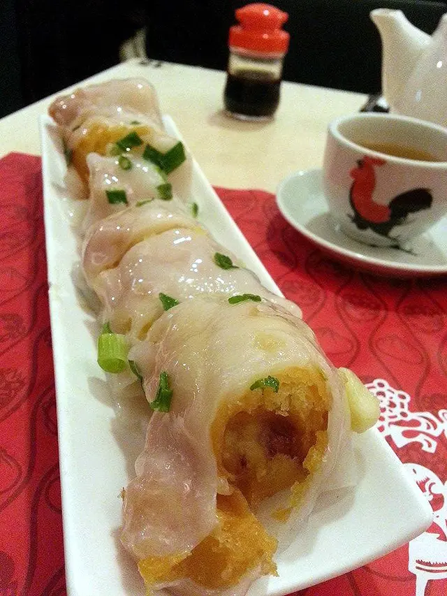 好特別的口感，腸粉皮的幼滑，內有炸腐皮的脆口及蘿蔔絲的爽口