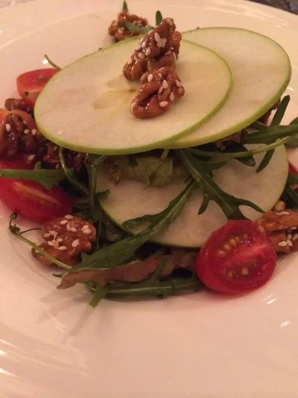 蘋果蜜糖果仁火箭菜沙律