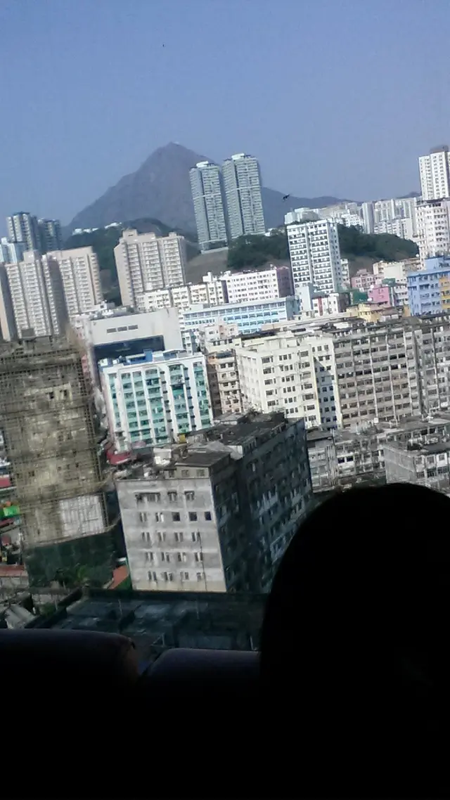 看見遠處的山脈!是什麼山?那是我的頭><
