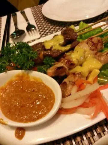 各三串牛同雞，醬汁好味，燒得好好，唔會太難咬，同朋友都覺得好好味。