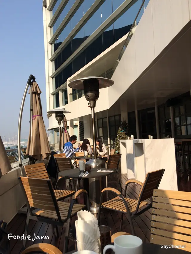 露天座位可望維港景致,心曠神怡