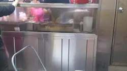 师傅为每一位客人即叫即烧