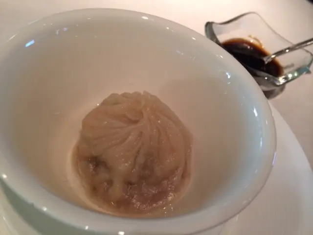 阿拉斯加皇帝蟹腳鮮肉小龍包($28/件)