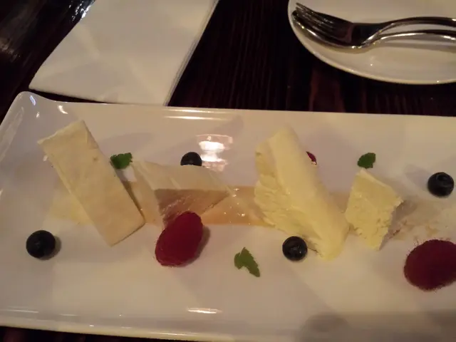 甜品檸檬芭菲，是用鮮檸檬做成的，口感不錯