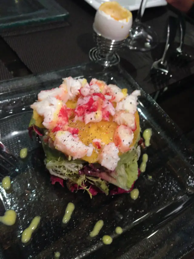 蟹肉牛油果沙律