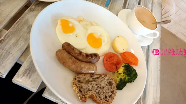 Big Breakfast ($90) - 坦白說當它一上枱望見成品時是頗失望的! 一份英式早餐可以賣如此高價錢除了是食物的質素外, 其次應是那份獨有的氣質吧??