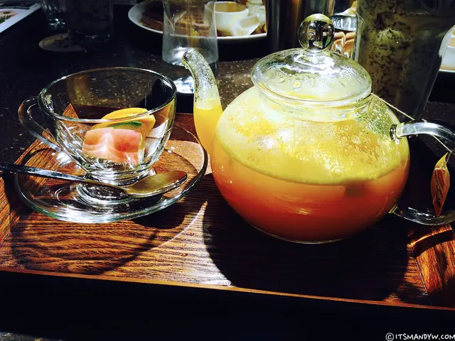 一開始喝下去，很酸。可是再呷一口，味蕾就開始感受到不同的水果味道。有我超愛的熱情果，也有柳橙汁的味道，實在讓我驚喜不已。與其說是茶，果汁反而更加貼切。