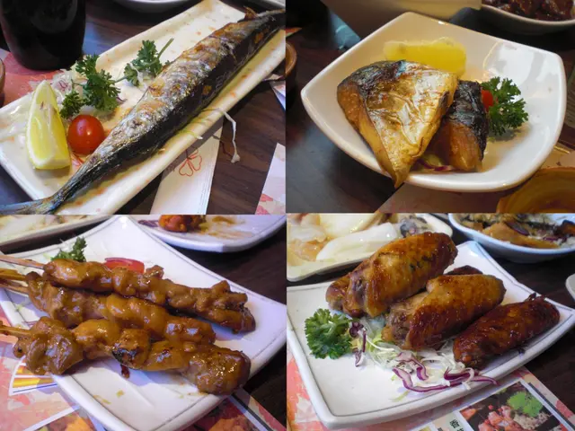 部分燒物:鹽燒秋刀魚、鹽燒鯖花魚、炭燒雞肉串、鹽燒雞中翼。