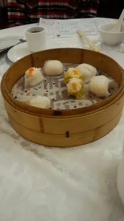 吃了一隻鳳眼餃才記起要拍照