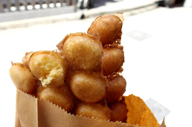 外有網紋顏色，外脆內軟。