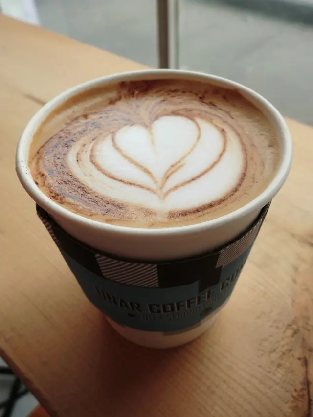 表面有精美的拉花!以紙杯也拉出如此出色的拉花,的確有難度!