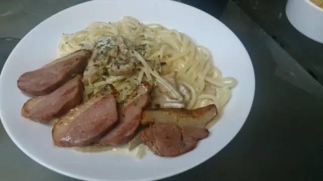 奶油磨菇煙鴨胸意粉