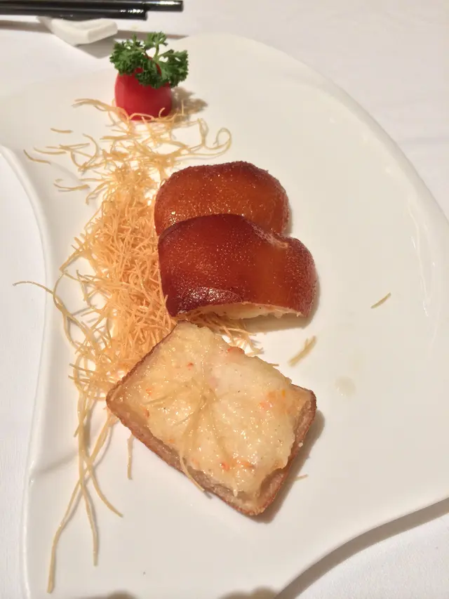 百花釀脆皮乳豬