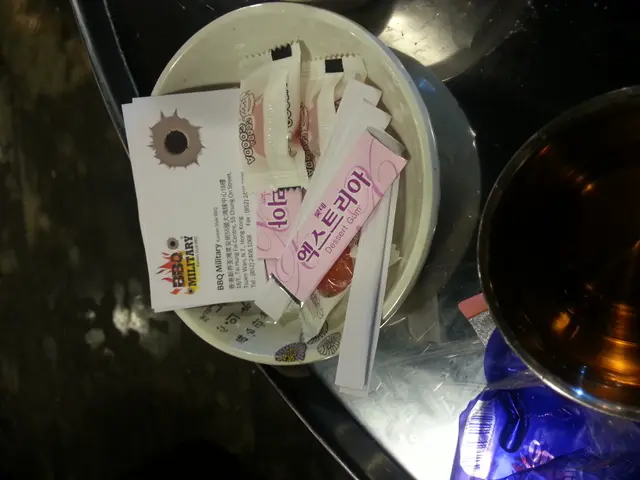 又有香口膠又有糖,真係好細心