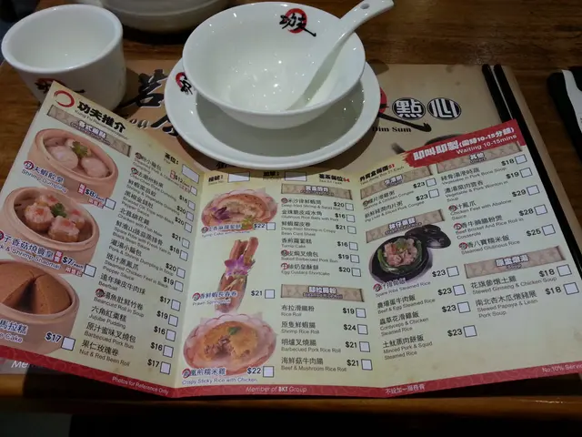 翻開「秘笈」內之「神功劍譜」？！