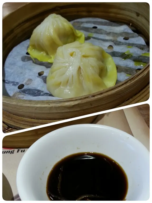 蟹粉小籠包伴黑醋