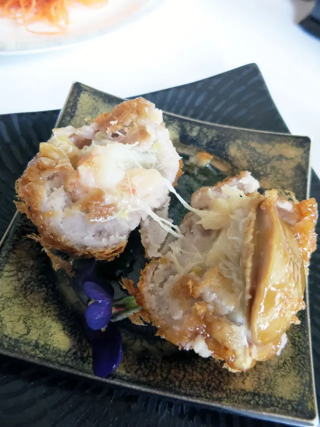 脆芋盒是炸得很香脆的, 不會太油膩