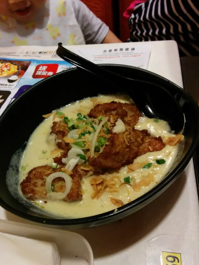 白咖喱香茅豬扒飯