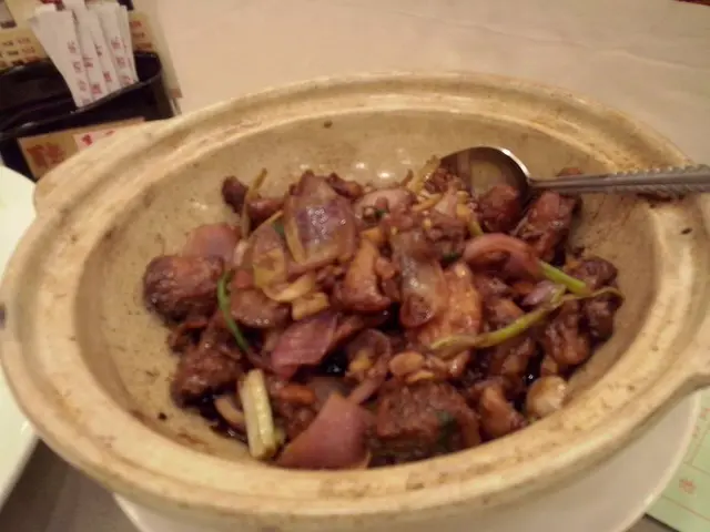 砂鍋走地雞煲 (特價) HK$38 , 好低食呀!抵過自己煮喎!!