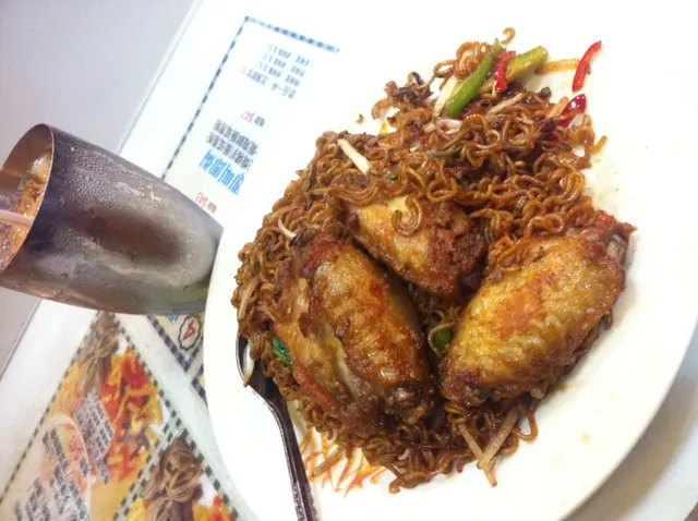 XO醬雞翼炒公仔麵