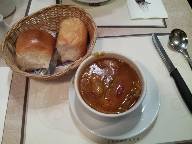 個湯入面有一大舊牛腩架