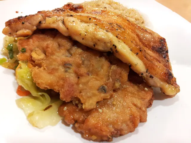 燒雞扒併蓮藕餅飯