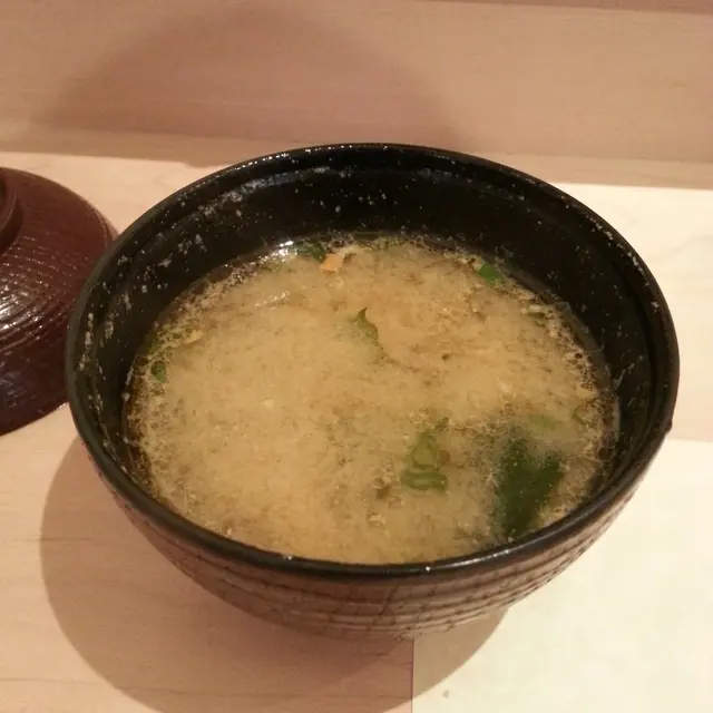 充滿浮油,帶苦味,較不喜歡