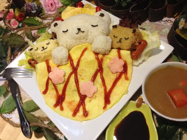 主菜內有日式可樂餅、雞蛋薯仔沙律、日式咖哩飯及是日焗肉