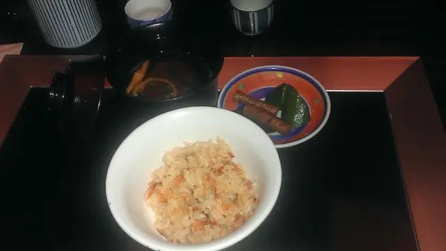 櫻花蝦釜飯是難得美食