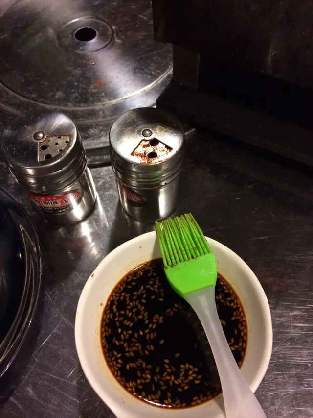 不知名的黑色醬汁很好味