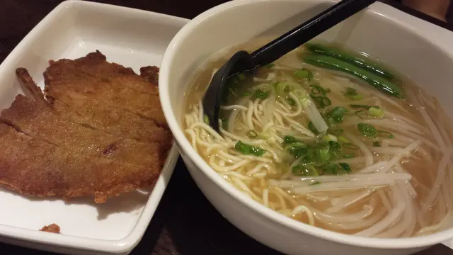排骨湯拉麵