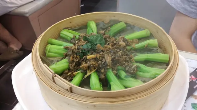 梅菜蒸菜心