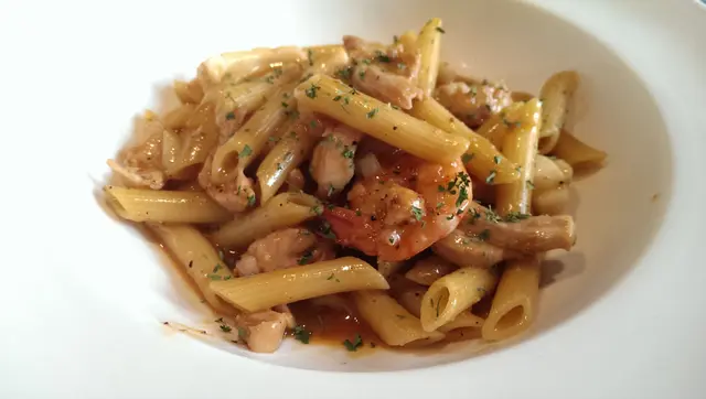 Lobster sauce w/ Prawn, Calamari & Chicken Fillet