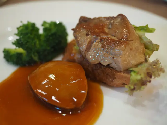 蠔皇鮑魚伴香煎鵝肝多士