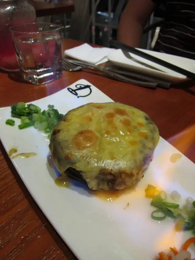 燒芝士有珍寶大蘑菇釀生蠔