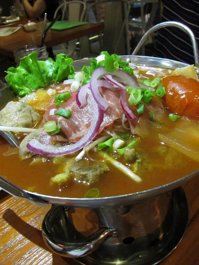 胡志明市紅蕃茄火車頭粉絲煲