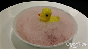 raspberry bathing duck (紅莓泡泡浴 ) - black n white in Tai Kok Tsui 